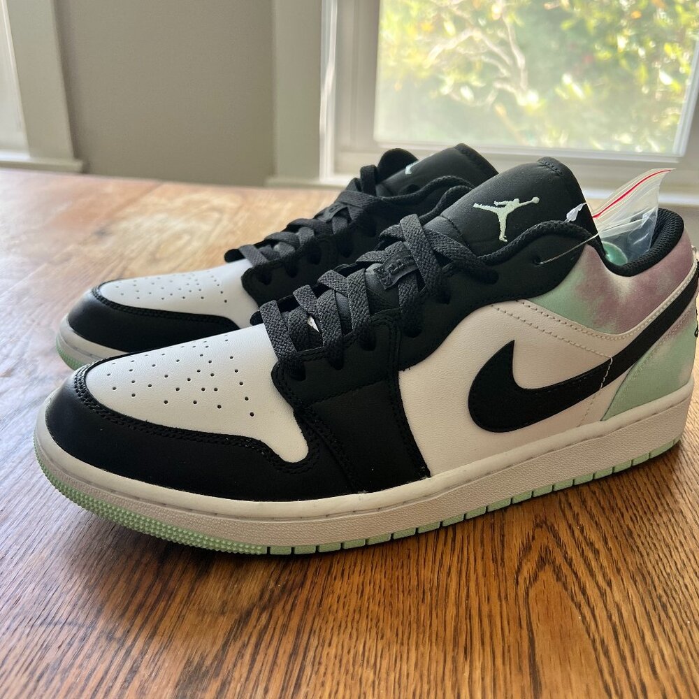 Nike Air Jordan 1 Low SE 'Tie Dye'. NWT